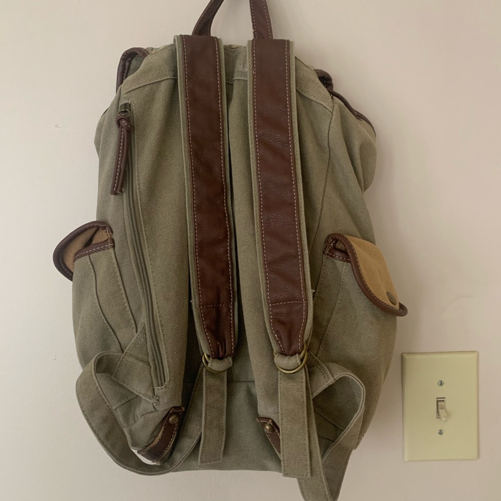 Backpack - Picture 2 of 4
